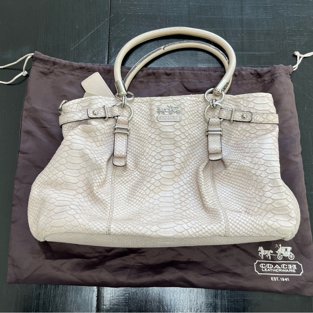 ✨Rare Find✨ Vintage Authentic Limited Edition Coach Embossed Python Lilac Bag - Picture 4 of 11